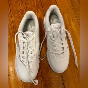 LIKE NEW - Puma Carina Sneaker Women’s 9.5